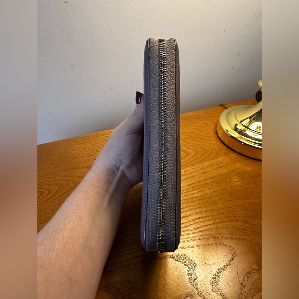 Gucci Mauve Leather Soho Zip Wallet - Picture 8 of 11